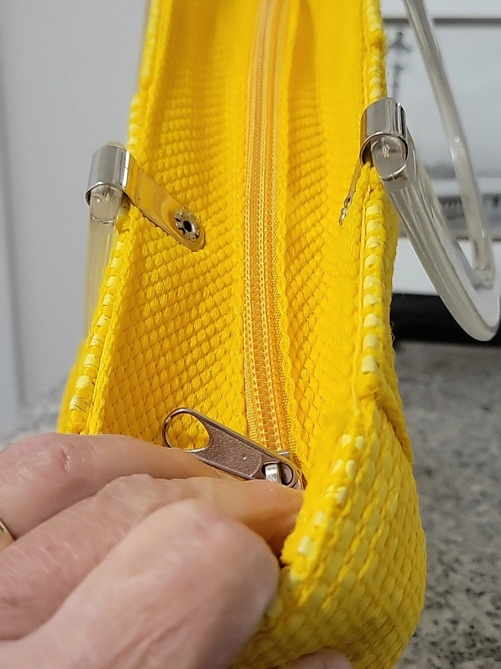 Yellow Woven Bag Lucite Handles Zippered Top Vintage Italian Alma Creazioni - Picture 8 of 16